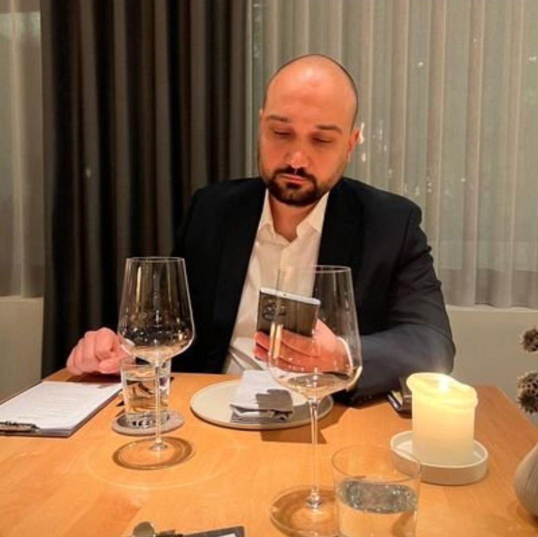 “Thanks to Doktorhaus and their outstanding coordination with the seller, the bank, and their constant communication with us buyers, the entire purchase process became ten times easier – and saved us thousands of euros. I was so impressed by the experience that I went ahead and bought a second apartment for my wife. One thing’s for sure: this won’t be my last project with Doktorhaus.”